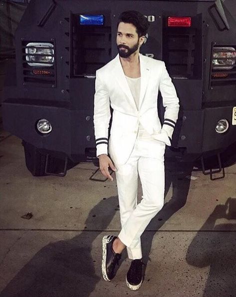 12 Outfits to Raid from Shahid Kapoor's Wardrobe for an Upcoming Wedding! | ShaadiSaga Met Life Stadium, Black Jacket Outfit, Jacket Outfit Men, Chiseled Jawline, Maroon Suit, Boys Kurta Design, Groom Dress Men, Blazer Outfits Men, Armani Jacket