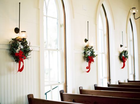 Christmas Stage Design, Sanctuary Decor, Christmas Flower Decorations, Church Christmas Decorations, Christmas Stage, Church Interior Design, Coffee Board, Palmetto Bluff, Church Decorations