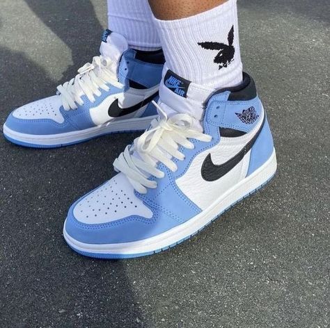 Trendy Shoes Sneakers, Nike Shoes Girls, Jordan Shoes Girls, Jordan Shoes Retro, Custom Nike Shoes, All Nike Shoes, Nike Shoes Jordans, Jordan Outfits, Nike Air Shoes