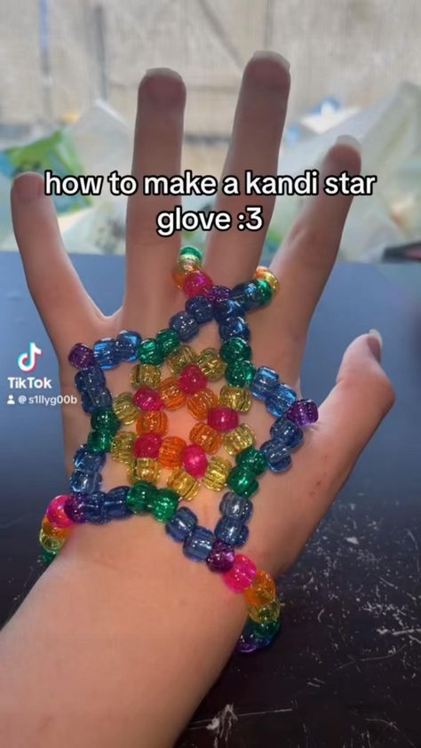 kandi star glove scene rave pony beads #tutorial #kandi Kandi Glove, Glove Tutorial, Kandi Star, Scene Rave, Scene Kandi, Pulseras Kandi, Kandi Cuff Patterns, Diy Kandi Bracelets, Beads Tutorial