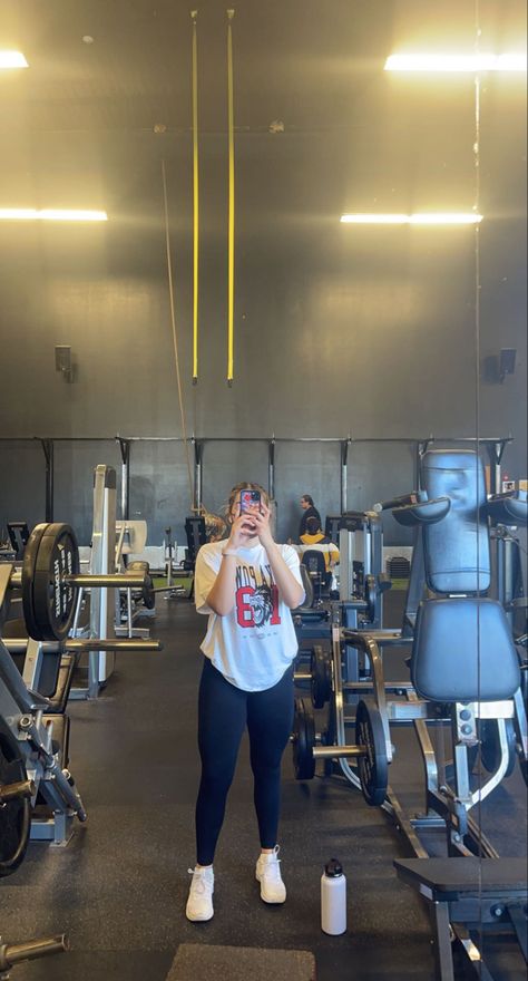 At The Gym Pictures, Gym Workouts Clothes, Outfit For Gym Women, Gym Fit Outfit, Gym Ootd Workout Outfits, Cool Gym Outfits, Outfit Para Gym, Outfit Gym Mujer, Gym Fits Women