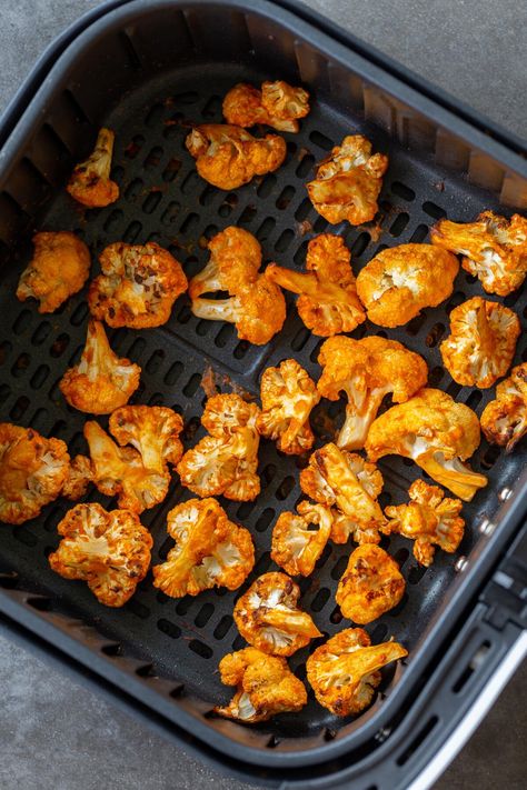 Air Fryer Buffalo Cauliflower (No Breading) - Momsdish Healthy Buffalo Cauliflower, Air Fryer Buffalo Cauliflower, Air Fryer Recipes Chicken Wings, Air Fryer Recipes Healthy Low Carb, Buffalo Cauliflower Recipes, Cauliflower Buffalo Wings, Buffalo Cauliflower Bites, Buffalo Cauliflower, Air Fryer Recipes Chicken