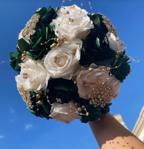 Quinceanera Flowers, Green Quince Dress, Emerald Green Quinceanera Theme, Enchanted Forest Quinceanera, Green Quinceanera Theme, Emerald Wedding Colors, Emerald Green Wedding Theme, Quince Decor, Green Quinceanera Dresses