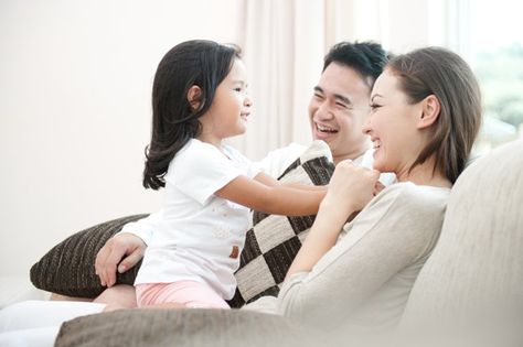 Pin for Later: Having Trouble Bonding With Your Kids? How to Solve the 9 Most Common Problems When You're Working Long Hours Away From Them Asian Family, Pediatric Care, Parenting Organization, 5 Love Languages, Investing Books, Smart Parenting, California Dreamin', Real Estate News, Personal Loans