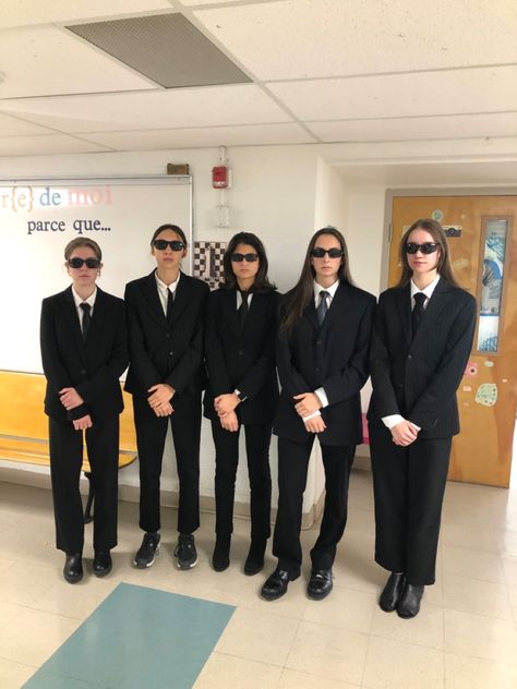 Celebrity And Bodyguard Costume, Men In Black Movie Costume, Mib Agent Costume, Office Group Costumes, Agent Halloween Costumes, Men In Black Group Costume, Secret Agent Halloween Costume, Fbi Agent Halloween Costume, Bodyguard Costume