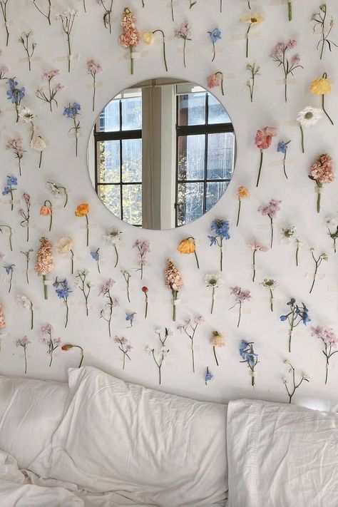 Bedroom Aesthetic Ideas, Dorm Design, Floral Bedroom, Desain Furnitur Modern, Floral Room, Bedroom Decor Inspiration, Garden Bedroom, Best Bedroom, Aesthetic Ideas