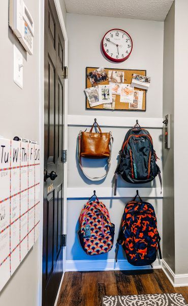 Entrance Hall Organization Ideas, School Bag Coat Storage, Backpack Center At Home, Backpack Spot At Home, Backpack Shelf Ideas, Entrance Backpack Storage, Purse And Backpack Storage, Backpack Storage Small Space Hallway, Creative Backpack Storage