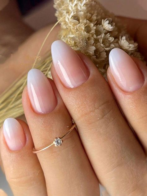 Summer-Ready: May Nail Designs for the Trendsetter Short Round Nails, Latest Nail Designs, May Nails, Short Almond, Summery Nails, Style Français, Short Nails Art, Almond Nails Designs, White Nail Designs