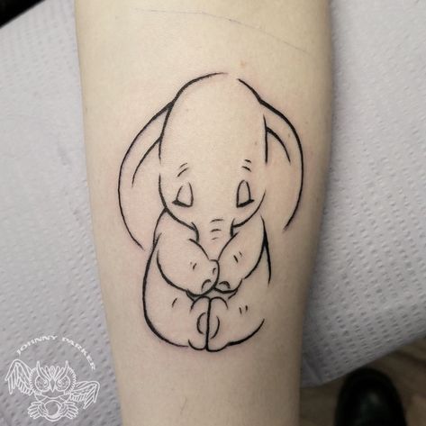 Minimalista Disney, Dumbo Tattoo, Disney Inspired Tattoos, Disney Tattoos Small, Small Wave Tattoo, Disney Minimalist, Tattoo Diy, Mouse Tattoos, Shape Tattoo