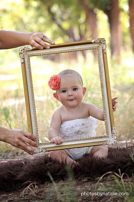 Baby in frame. Photo Bb, Foto Kids, 1st Birthday Pictures, Baby Fotografie, 1st Birthday Photos, Foto Baby, Foto Tips, First Birthday Photos, Birthday Pictures