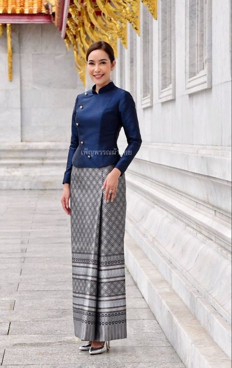 Songket Dress Modern, Lengha Blouse Designs, Posh Dresses, Thailand Dress, Thai Silk Dresses, Kebaya Modern Dress, Batik Kombinasi, Batik Skirt, Modern Batik