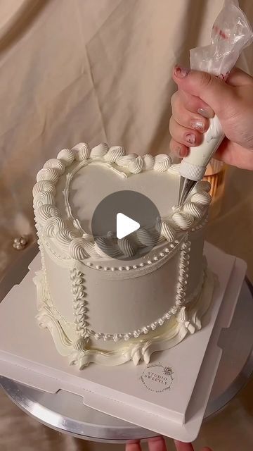 Engage Cake Ideas, Heart Shaped Pearl Cake, Heart Cake Serving Chart, Two Tier Vintage Heart Cake, Vintage Wedding Heart Cake, Heart Shaped Tiered Cake, Vintage Bridal Shower Cake, Nikah Cake Ideas, 2 Tier Heart Cake