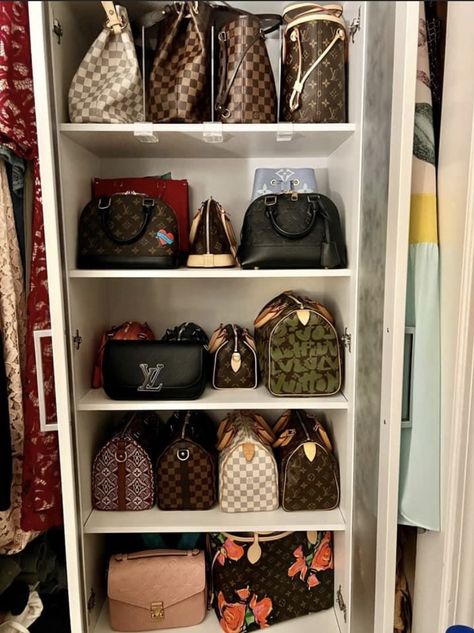 Bags Wardrobe Closet, Custom Closet Purse Storage, Wardrobe Interior Layout, Spare Room Walk In Closet, Home Bar Plans, Purse Storage, Dress Purse, Handbag Storage, Simple Closet