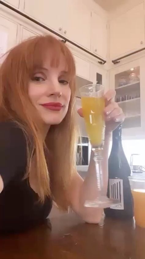 Auburn Hair, Jessica Chastain, I Love Girls, Woman Crush, The Doctor, Mimosa, Hairstyles With Bangs, Redheads, Face And Body