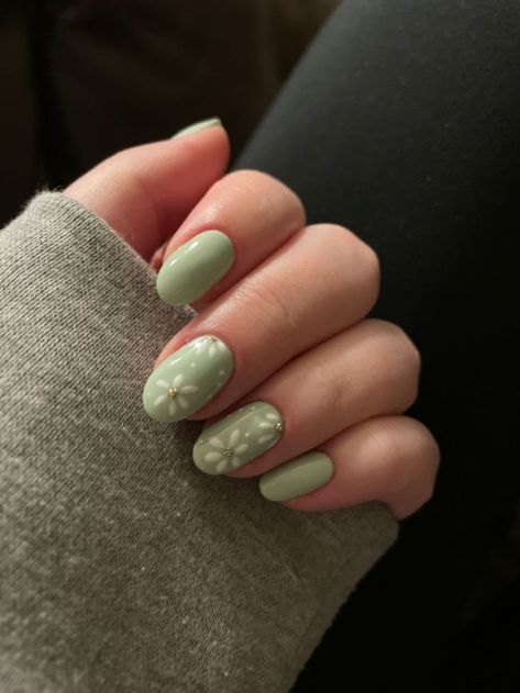 Top 21 Short Round Summer Green Nails - Trendy & Gorgeous Ideas Sage Summer Nails, Short Nails Olive Skin, Green Gel Nails Summer, Green Nail Inspo Acrylic Short, Summer Gel Nails Ideas Short Simple Green, Pale Green Gel Nails, Cream Green Nails, Simple Olive Green Nails, Olive Green Gel Nails Short