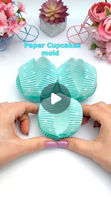 Card Paper Design, Muffin Paper Crafts, Beautiful Card Making Ideas, Cupcake Craft Ideas, Creative Ideas For Adults, Cupcakes Liners Crafts, Craft Ideas From Paper, Paper Flowers Handmade, Flower Paper Bouquet Diy