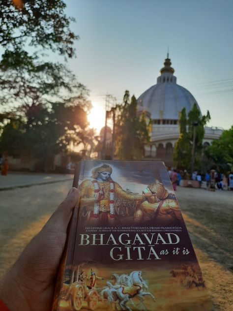 Bhagwat Geeta Book, Geeta Book, Bhagvad Geeta, Bhagavad Geeta, Bhagwat Geeta, Bhagwat Gita, Board Pictures, Radha Krishna Songs, Desi Love