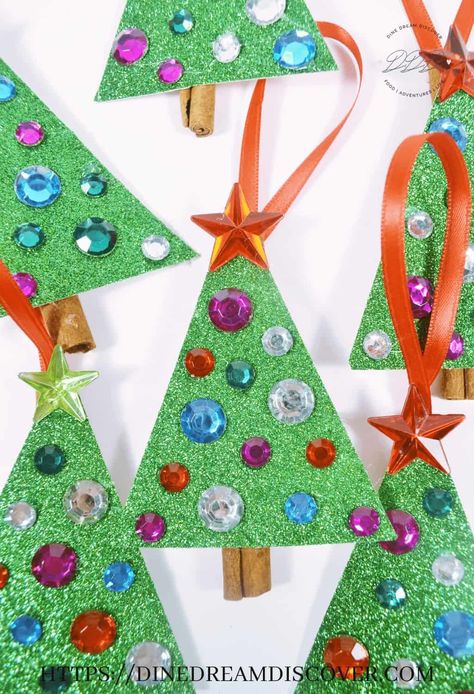 Crafts Eyfs, Diy Christmas Ornaments For Kids, Kids Christmas Crafts Ornaments, Stick Ornaments, Easy Kids Christmas, Ornaments Diy Kids, Kids Christmas Crafts Easy, Christmas Ornaments For Kids, Ornaments For Kids