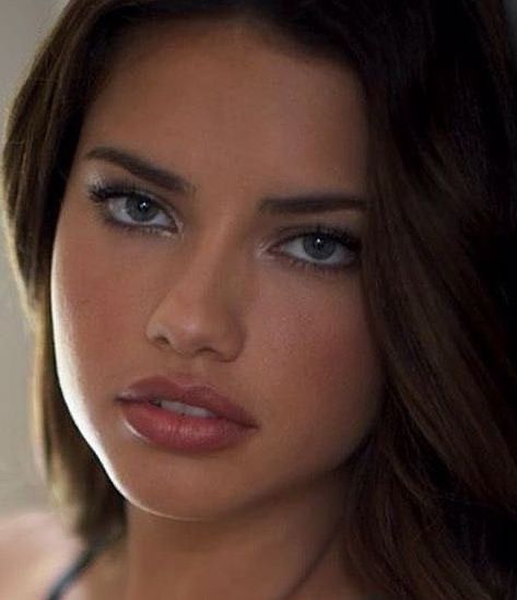 Adriana Lima Face, Adrian Lima, Adrina Lima, Adriana Lima Makeup, Bombshell Makeup, Adriana Lima Young, Adriana Lima Style, Makeup Vs No Makeup, Angel Makeup