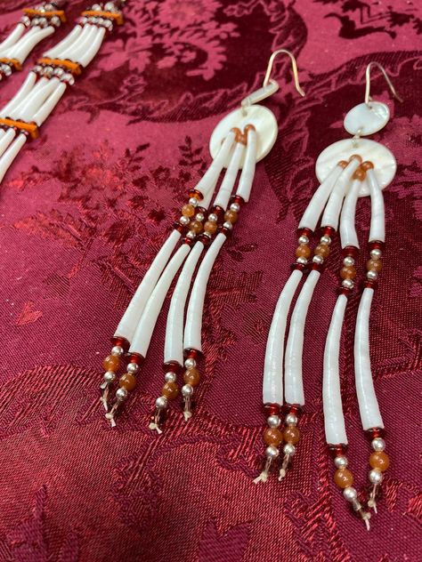 Beaded Fringe Earrings Tutorial Free Pattern, Dentillium Earrings, Dentalium Earrings, Indigenous Crafts, Sports Snacks, Tattoos For Women Flowers, Beaded Things, Beading Inspiration, Beaded Earrings Diy