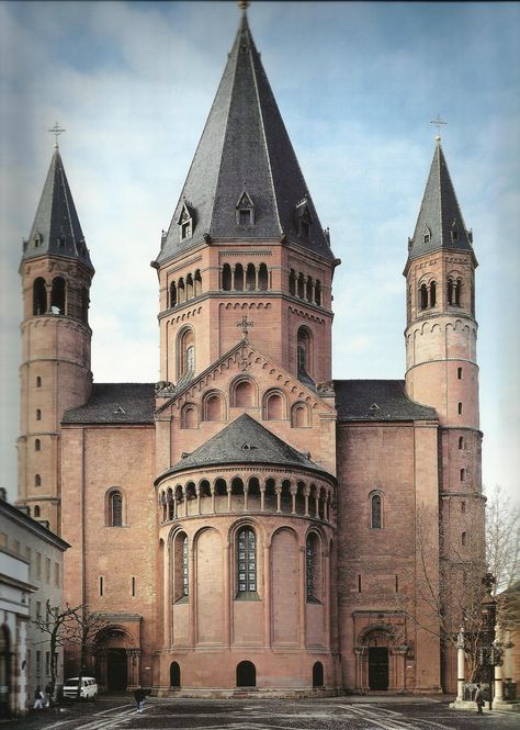 Mainz Cathedral, Germany: east facade Mainz Cathedral, Roman Cathedral, Small Cathedral, Mainz Germany, Romanesque Art, Romanesque Architecture, Cathedral Architecture, Architecture Design Sketch, Medieval Houses