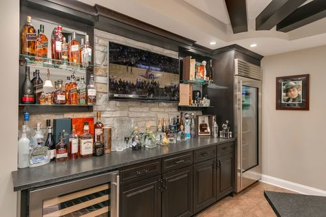 Basement Bar Plans, Small Basement Remodel, Modern Basement, Basement Bar Designs, Small Basements, Man Cave Home Bar, Waterproofing Basement, Basement Ceiling, Basement Walls