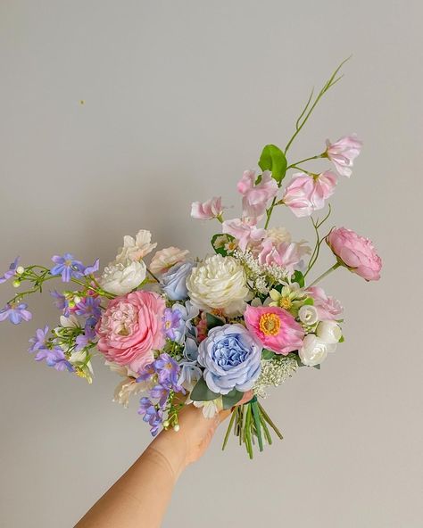 Two Whimsical Florists (@twowhimsicalflorists) • Instagram photos and videos Colorful Bridal Bouquet, Flower Arrangement Designs, Wedding Bouquets Bride, Purple Bouquet, Boquette Flowers, Flower Business, Custom Bouquet, Hand Bouquet, Garden Party Wedding