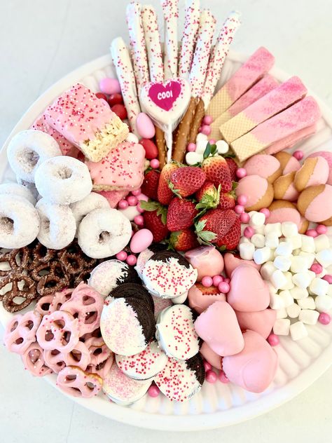 Valentines Day Sweets and Treats Charcuterie Board- How to make your charcuterie board pretty. Barbie Afternoon Tea, Pink Themed Charcuterie Board Ideas, Preppy Charcuterie Board, Barbie Party Inspiration, Pink Candy Charcuterie Board, Pink Food Tray, Pink Food Boards For Parties, Charcuterie Board Ideas Baby Shower Girl, Pink Charcuterie Board Ideas