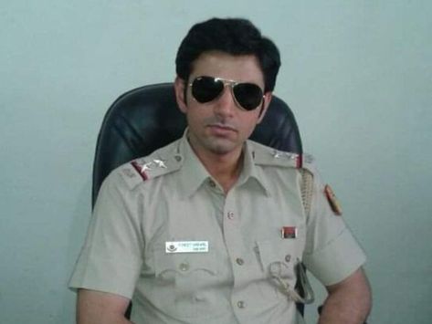 Police India Indian, Sub Inspector Police India, Army Wallpapers, India Quotes, Who Is A Teacher, Indian Army Wallpapers, Delhi Police, Man And Wife, Army Wallpaper