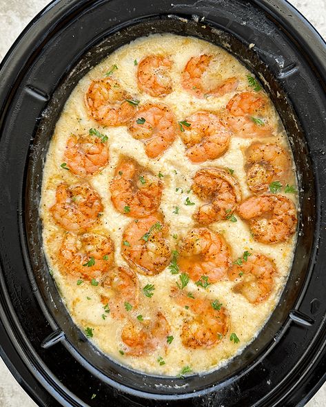 Slow Cooker Shrimp and Grits Shrimp And Sausage Grits Recipes, Brunch Shrimp And Grits, Pescatarian Crock Pot Recipes, Make Ahead Shrimp And Grits, Crock Pot Shrimp And Grits, Grits Meal Prep, Slow Cooker Shrimp And Grits, Seafood And Grits, Crockpot Recipes Seafood