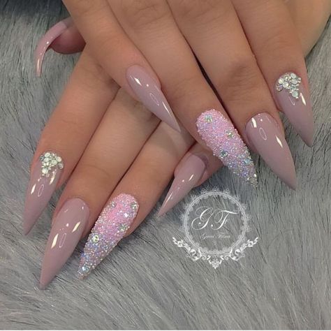 Pink Bling Nails, Gucci Nails, Unghie Sfumate, Nails 2018, Stiletto Nails Designs, Colorful Nail Designs, Fabulous Nails, Bling Nails, Fancy Nails