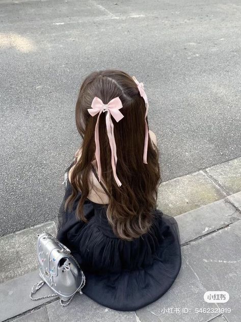 acubi coquette blokette girl hair hairstyle inspiration bow pretty pink soft Tohru Honda Hairstyles, Bow Hairstyle, Ribbon Hairstyle, Hair Stylies, Ribbon Hair, Dream Hair, 여자 패션, Hairstyles For School, Aesthetic Hair