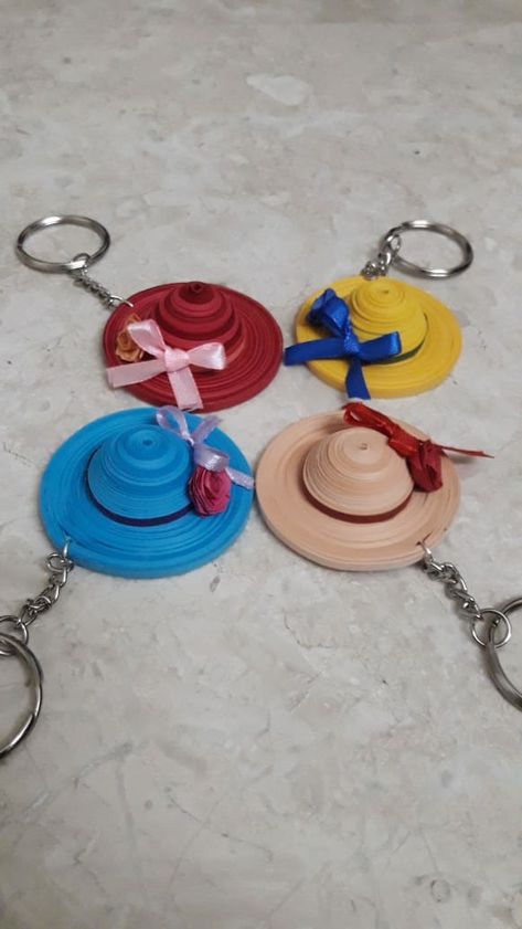 Quilling Key Chains, Quilling Keychains Diy, Quilled Keychains, Quilling Keychains, Paper Keychain, Paper Quilling Earrings, Quilling Projects, Paper Quilling Jewelry, Quilling 3d