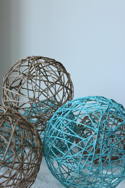 Yarn Balls - I could make those instead of the paper lanterns. Hantverk Diy, Yarn Balls, Decorative Balls, Paper Mache Crafts, Yarn Bowl, Yarn Diy, Yarn Ball, Paper Lanterns, Diy Projects To Try