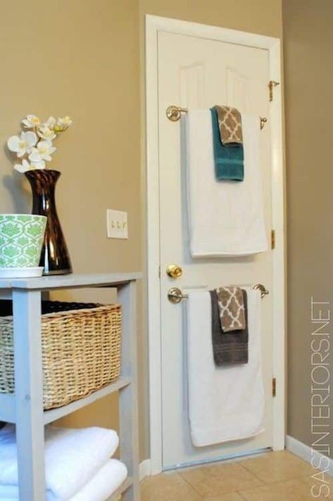 #5. Use the back of a bathroom door to hang towels! | A ton of clever hacks and storage ideas for small spaces, homes and apartments! Small bedroom, bathroom, living room and kitchen ideas on a budget (DIY and cheap). Small space living isn't so bad! Even with kids. Listotic.com Small Bathroom Organization, Diy Bathroom Storage, Small Space Storage, Small Space Diy, Small Bathroom Storage, Apartment Bathroom, Trendy Bathroom, Bathroom Doors, Room Remodeling