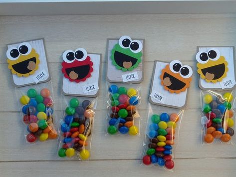 Verjaardagstraktaties Op School, School Birthday Treats, Sesame Street Birthday Party, Monster Birthday Parties, Sesame Street Birthday, Monster Birthday, Easter Decorations Diy Easy, Childrens Birthday Party, Crafts Workshop