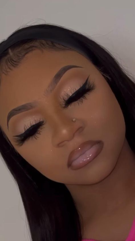 Birthday Makeup Glam Smokey Eye, 18th Makeup Looks, Face Beat Makeup Prom, Makeup Looks For Birthday, Makeup Glitter Looks, Baddie Makeup Black Women, Natural Cut Crease Makeup, Makeup Ideas For Homecoming, Birthday Glam Makeup