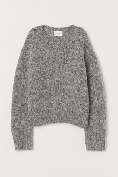 How to Build a Capsule Wardrobe on a Budget - livelovesara 00s Mode, Mode Zara, Pull Gris, Mode Ootd, Stockholm Fashion, Mode Inspiration, Wool Blend Sweater, Dream Clothes, Mode Style