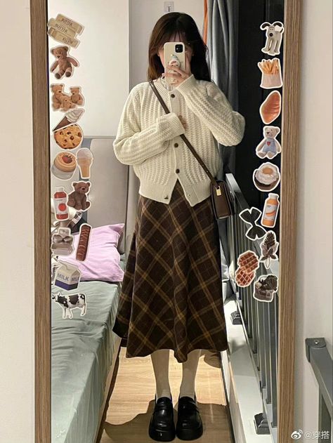 Lunar New Year Outfit Casual, Grandma Clothes Aesthetic, New Year Outfit Casual, Lunar New Year Outfit, Flowy Outfits, New Year Outfit, Modest Girly Outfits, Outfit Everyday, Japan Outfit