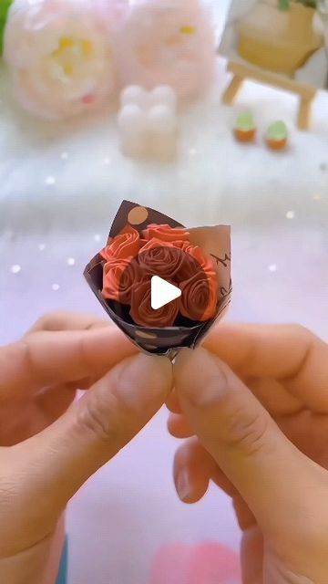 Paper Bouquet Diy Easy, How To Make A Bouquet Of Paper Flowers, Cute Paper Flower Bouquet, Bouquet Of Flowers With Paper, Flower Bouquet In Paper, How To Make A Paper Flower Bouquet, How To Make A Bouquet With Paper, How To Make Flower Bouquet With Paper, Origami Ideas Easy