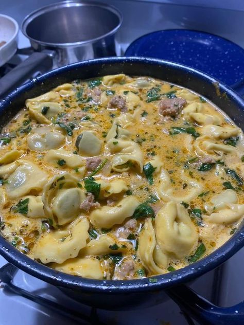 Keto Tortellini, Tortellini Soup Recipes Easy, Italian Meat Sauce, Soup Lovers, White Bean Soup Recipes, Fettuccine Alfredo Recipes, Stanley Tucci, Slow Cooked Chicken, Bean Soup Recipes