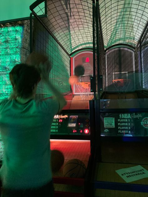 Arcade basketball Basketball Arcade Game, Basketball Arcade, Gamer Pics, Single Life, Basketball Games, Monopoly, Summer Aesthetic, Camera Roll, Basketball