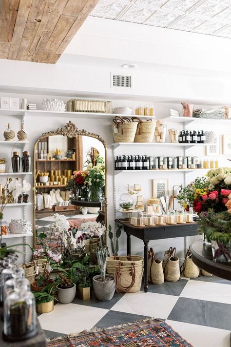 Florist Shop Interior, Gift Shop Interiors, Outdoor Decoration Ideas, Flower Shop Interiors, Florist Studio, Flower Shop Decor, Flower Shop Design, Store Interiors, Flower Boutique