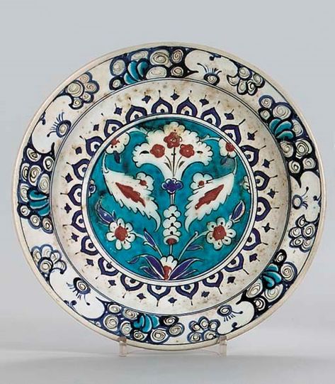 AN IZNIK POTTERY DISH | OTTOMAN TURKEY, CIRCA 1600 | Christie's Turkish Plates, Iznik Tile, Turkish Tiles, Antique Pottery, Islamic Artwork, Decoupage Art, Pottery Dishes, Antique Ceramics, Traditional Paintings