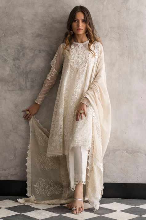 Beautiful white organza 3 piece stitched dress by Nida Azwer traditional embroidered dresses 2018 Nida Azwer, Look Hippie Chic, Nikkah Dress, Pakistani Fashion Casual, Pakistani Dresses Casual, Estilo Hippie, Salwar Kamiz, Desi Clothes, Party Kleidung