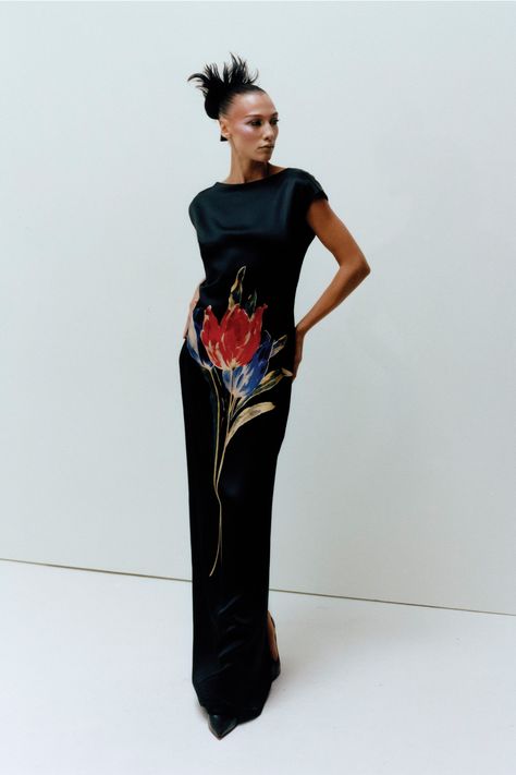 Christopher John Rogers Pre-Fall 2024
https://www.vogue.com/fashion-shows/pre-fall-2024/christopher-john-rogers/slideshow/collection#38 Christopher John Rogers, Balloon Pants, Tulip Print, Vogue Runway, Cute Summer Outfits, 2024 Collection, Fall 2024, Pre Fall, Cotton Dresses