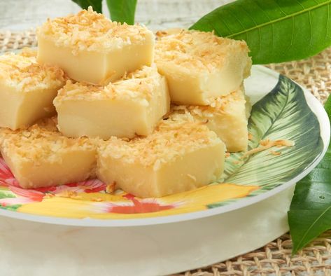 Coconut Mochi Cake, Hawaiian Mochi Recipe, Mochi Cake Hawaiian, Chocolate Mochi Recipe, Butter Mochi Cake Recipe, Hawaiian Butter Mochi, Lilikoi Butter Mochi, Paleo Chocolate Cake, Butter Mochi