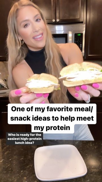 Danielle McClellan on Instagram: "Thanks @onemightymill for some of the best tasting bagels I’ve ever had. Sandwiches are an easy and filling way to help meet your protein goal. #bagel #easylunch #quicklunch #protein #mealplan #dietitiansofinstagram #countingmacros #trackingmacros #easymealideas #weightlosstips #howtoloseweight" High Protein Bagel Toppings, High Protein Bagel Sandwich, Protein Filled Lunches, High Protein Sandwiches Lunch Ideas, Macro Lunch Ideas, Bagel Lunch Ideas, Bagel Fillings Ideas, High Protein Lunch Ideas Easy, High Protein Sandwiches