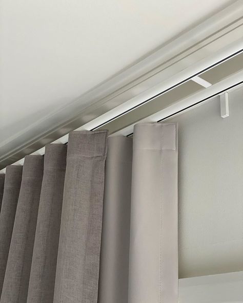 Shade Collective on Instagram: “Today we installed one of our projects for @cramer_design - The master bedroom was treated to this beautiful set of Wave curtains on…” Curtain Rails Bedroom, Wave Curtains Bedroom, Wave Curtains Living Room, White Room Decor Bedroom, Cortina Wave, Luxury Curtains Living Room, Ripplefold Curtains, Floor To Ceiling Curtains, Curtains Living Room Modern