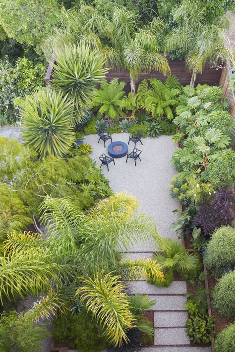 Gardens you can (almost) fit in your pocket can still produce a large visual impact despite their diminutive size, and usually are not huge water guzzlers. Dry Garden Design, Low Water Landscaping, Low Water Gardening, Flora Grubb, Seaside Garden, Drought Tolerant Garden, California Garden, Dry Garden, Estilo Tropical